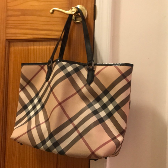 Burberry Handbags - Burberry tote bag